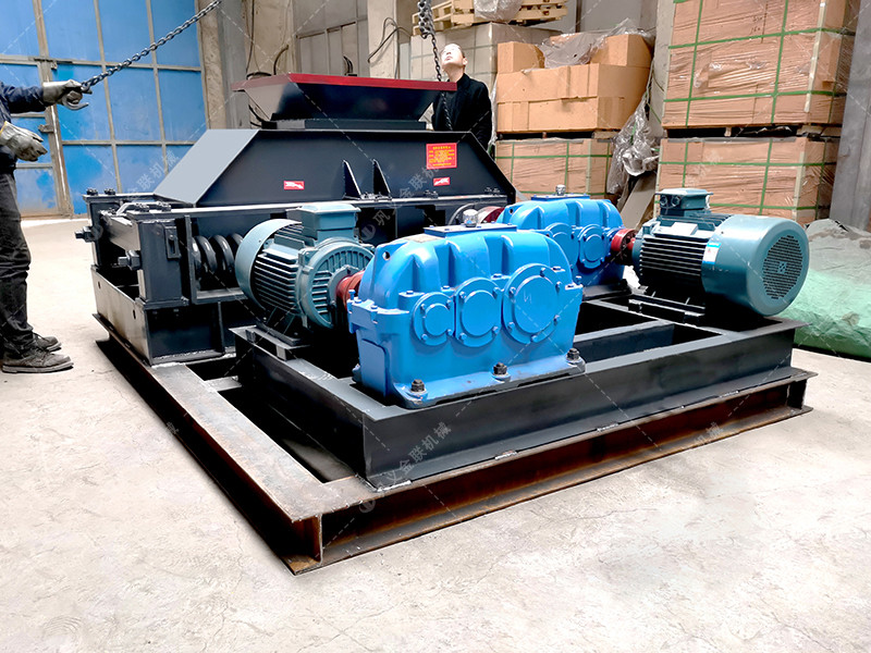 800x600中型直連式對輥制砂機發(fā)貨圖片