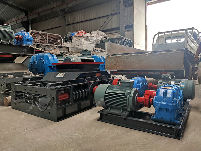 2PGC900X900大型雙齒輥破碎機發(fā)往內(nèi)蒙古赤峰破碎煤