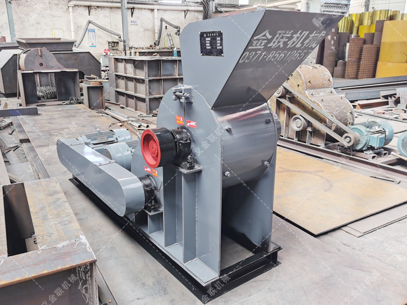 46小型雙級(jí)粉碎機(jī)發(fā)往山東圖片_破碎青石