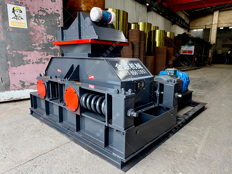 2pg500*750對輥破碎機發(fā)往廣東佛山破碎石英砂