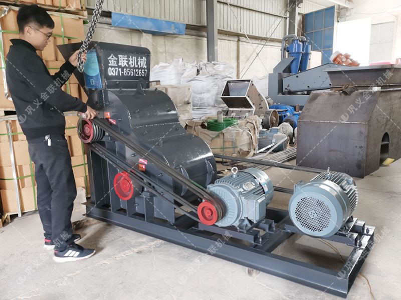 SCF600*400小型雙級(jí)粉碎機(jī)發(fā)往甘肅慶陽(yáng)破碎煤