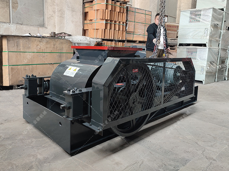 2PGC400X400小型雙齒輥破碎機(jī)發(fā)往山西陽(yáng)泉破碎煤炭