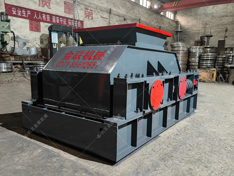 2PGC800X900大型雙齒輥破碎機(jī)發(fā)往山東濟(jì)寧破碎石頭