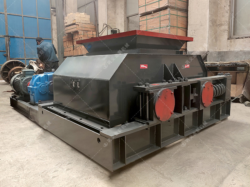 2PGC600X900雙齒輥破碎機(jī)發(fā)往青海破鎳礦