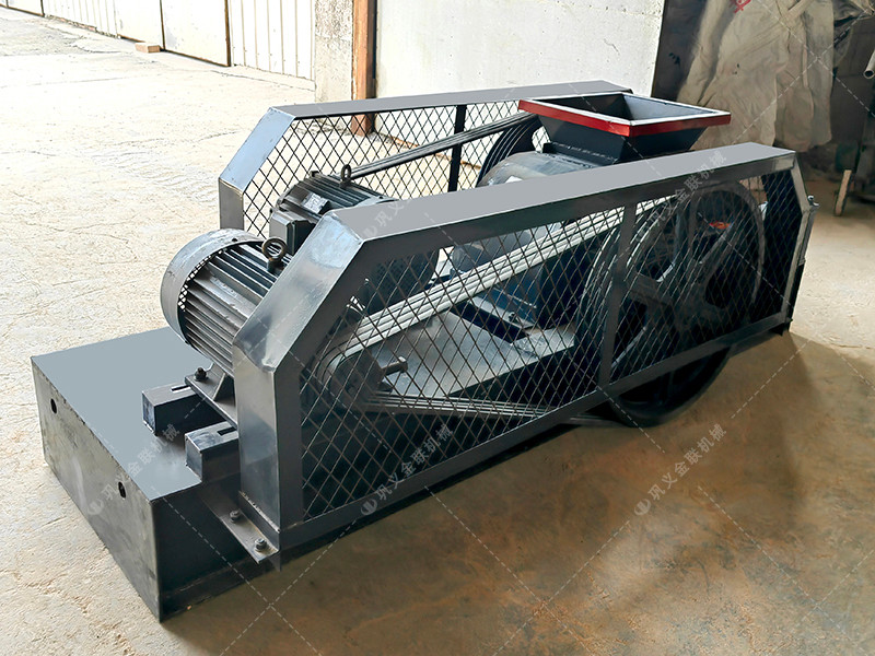 2PG400*250小型對(duì)輥破碎機(jī)發(fā)貨現(xiàn)場(chǎng)_發(fā)往浙江_破碎礦石