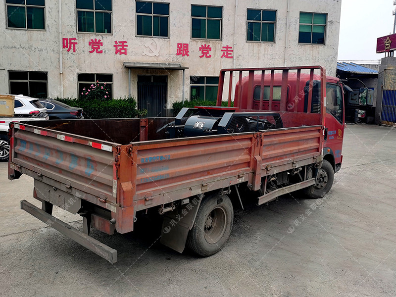 64對輥破碎機發(fā)貨_發(fā)往甘肅_破碎金礦石