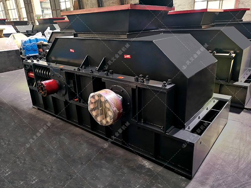 2PG1000×700連軸對輥破碎機發(fā)貨現場圖片_發(fā)往廣東_玄武巖制砂