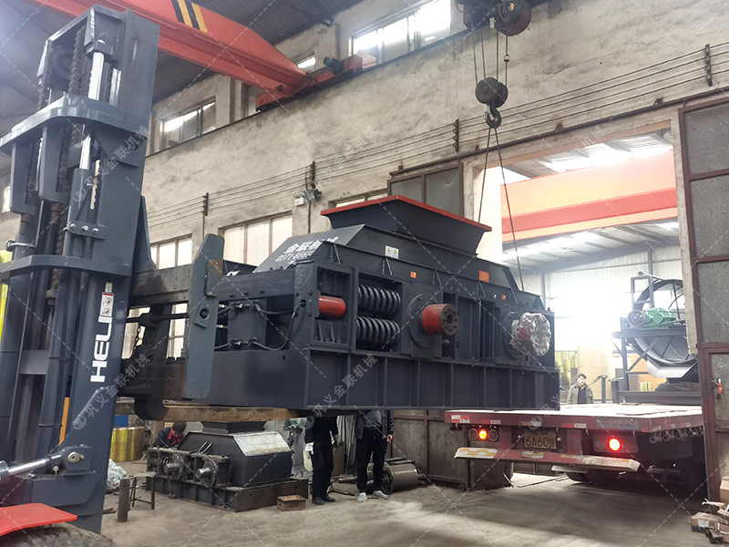 1500x1000超大型彈簧式對輥破碎機發(fā)往陜西