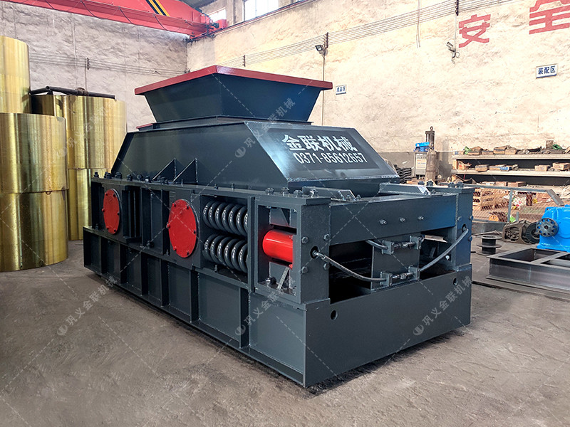 大型對輥破碎機(jī)發(fā)往湖北河卵石制砂