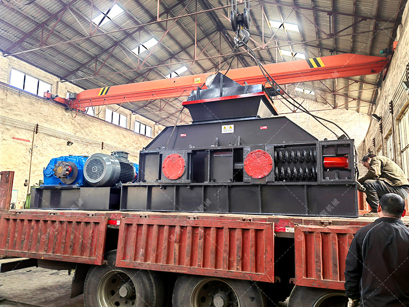 1208型直連式半自動(dòng)對輥制砂機(jī)發(fā)貨