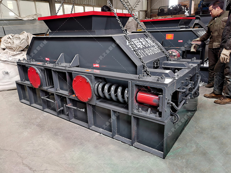 中型1000x700直連式對輥破碎機發(fā)往廣東