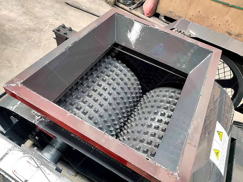 破碎石膏原礦料的雙齒輥破碎機(jī)廠家如何選擇？