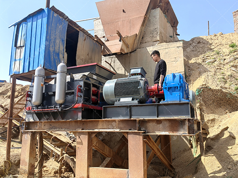 青石制砂難題多？對輥破碎機如何輕松應(yīng)對？