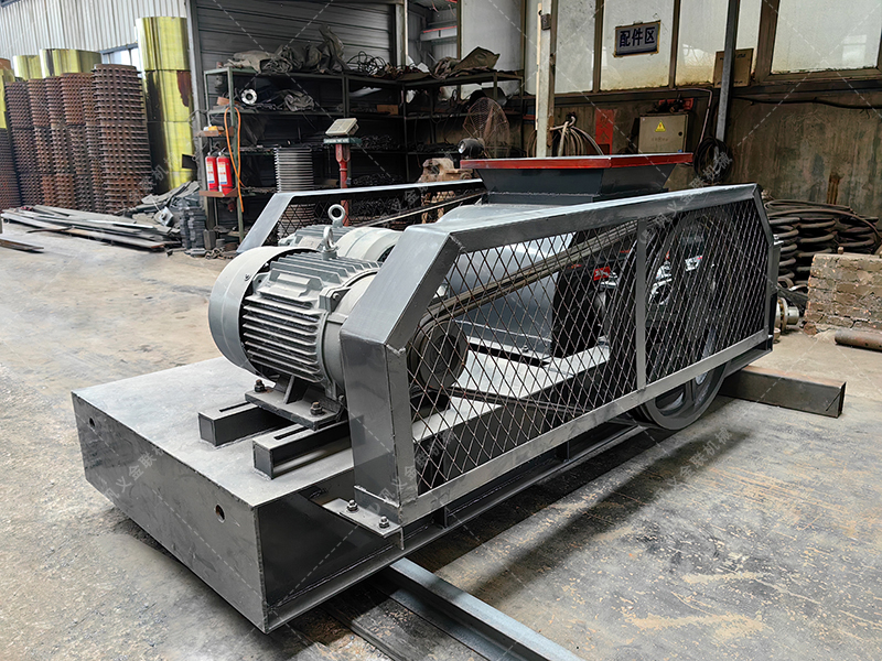 瀝青混合料性能不達標(biāo)？雙齒輥破碎機助你提升路面質(zhì)量